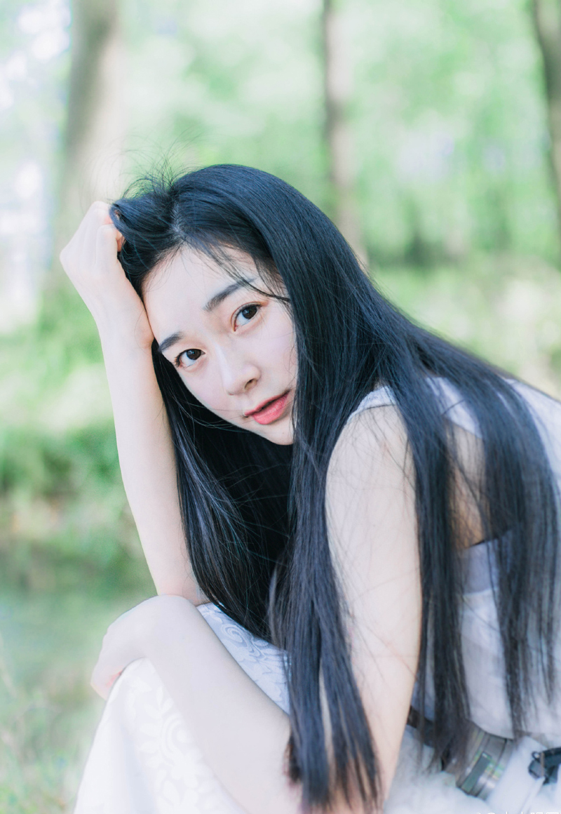 “好，那就烦请张将军随同军师庞统出征江州，助他平定益州。”吕征肃容道。